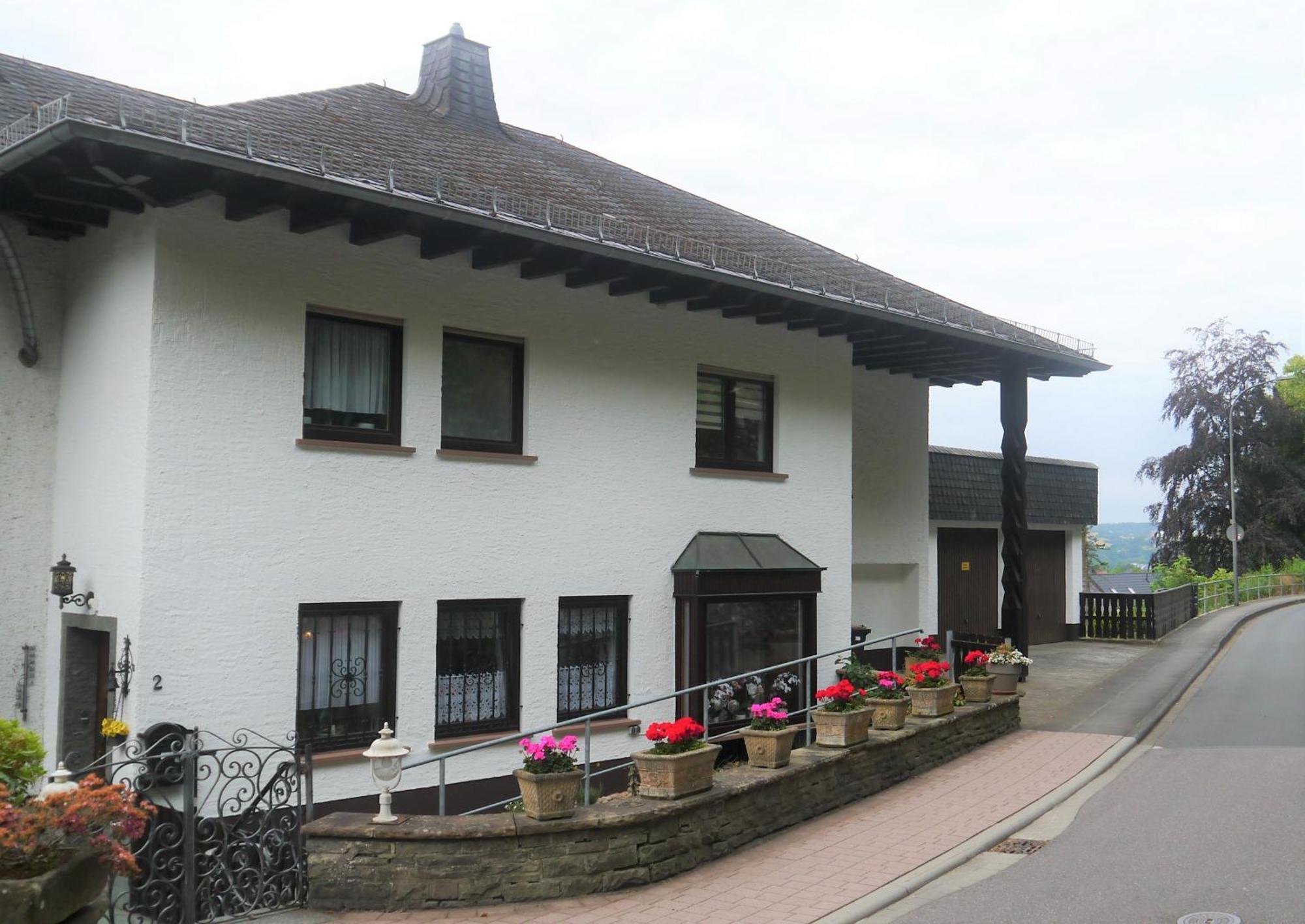 Vulkaneifel-Ferienwohnungen Am Felsenpfad 盖罗尔施泰因 外观 照片